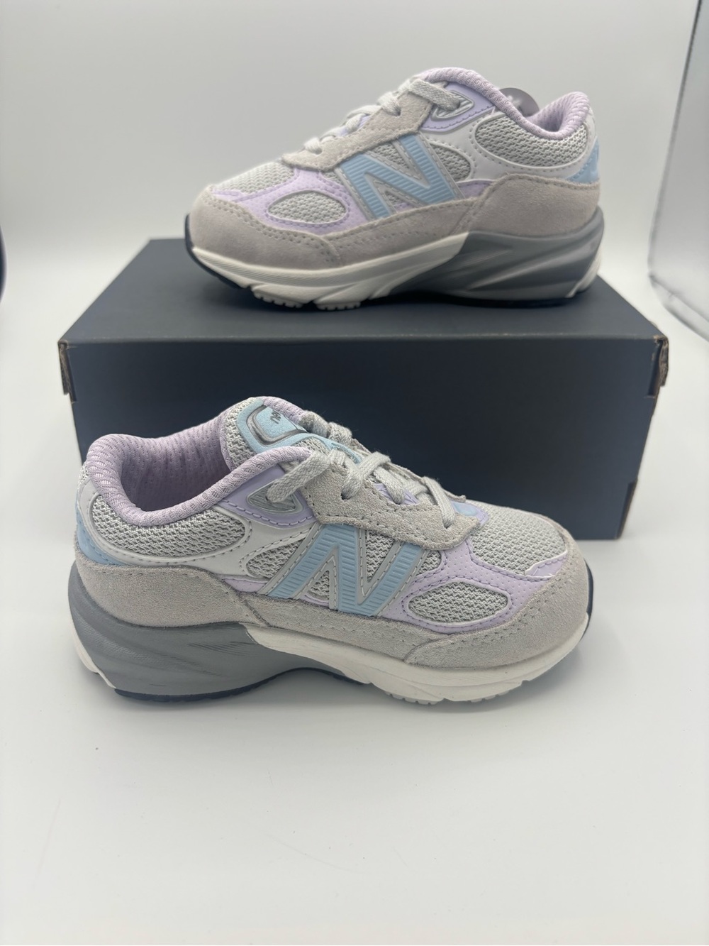 New Balance 990 Girls Sneaker 6.5 wide width Brand New in box